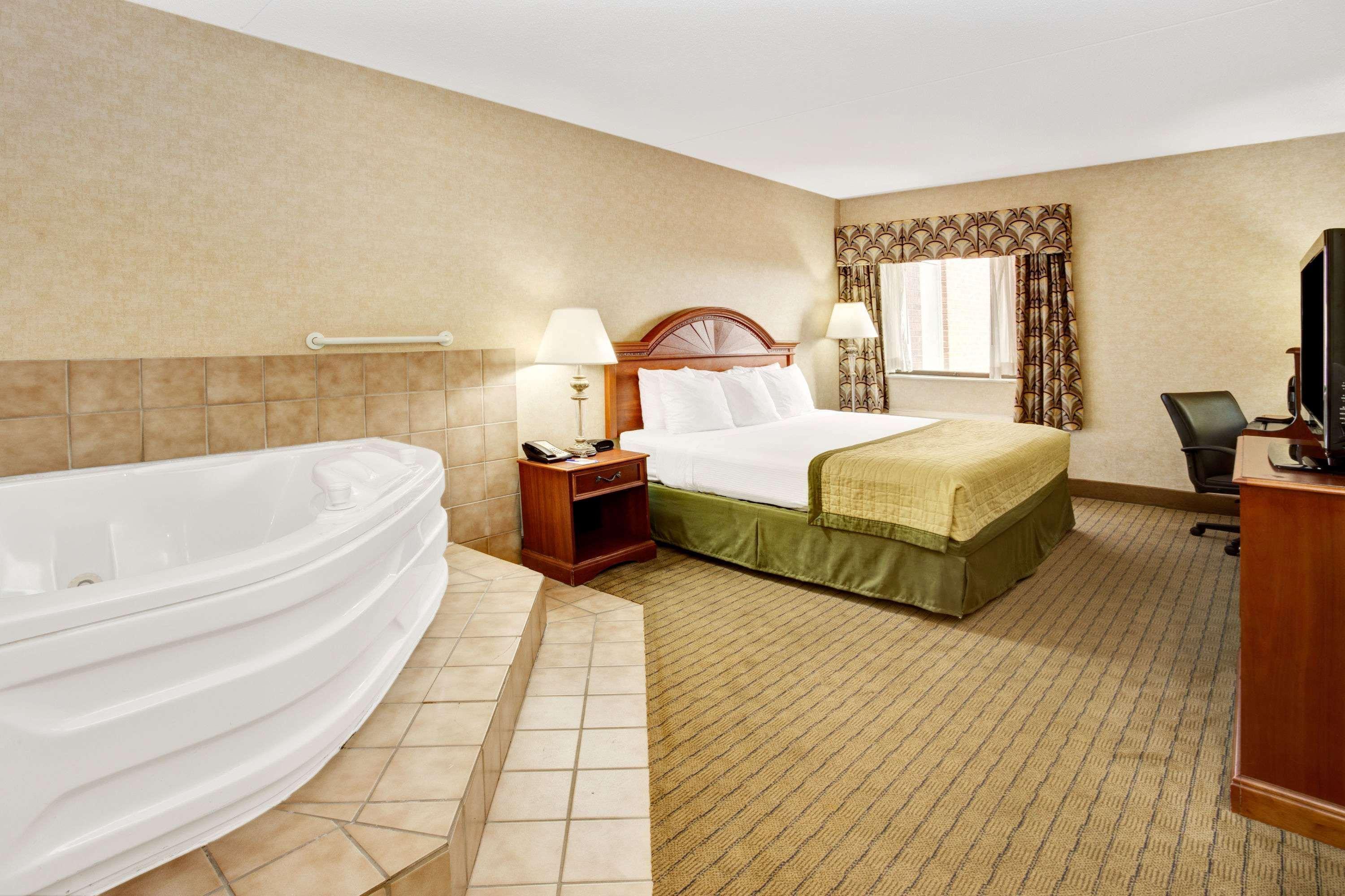 Baymont By Wyndham Indianapolis West Hotel Exterior photo