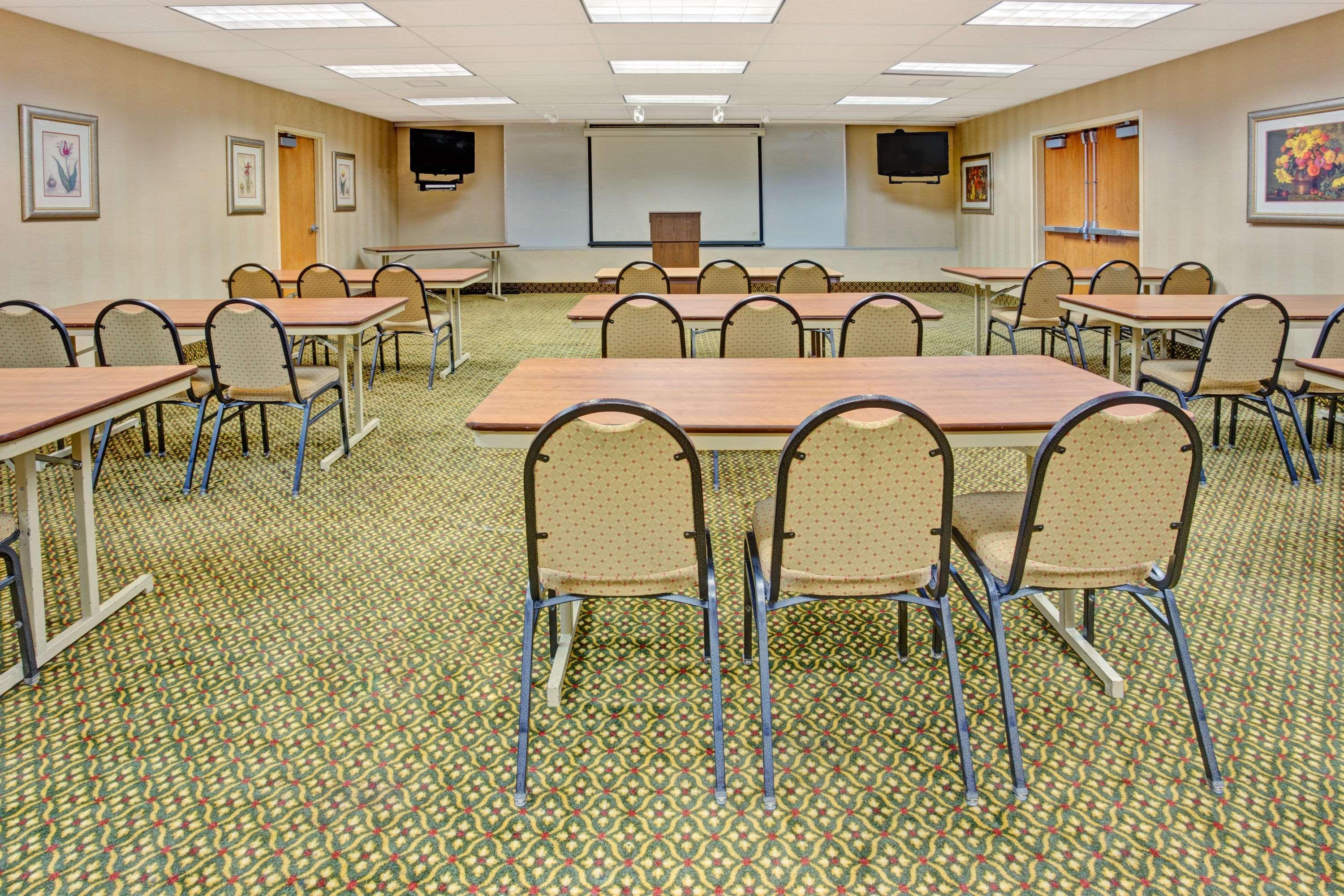 Baymont By Wyndham Indianapolis West Hotel Exterior photo